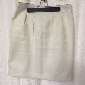 Banana Republic white pattern skirt